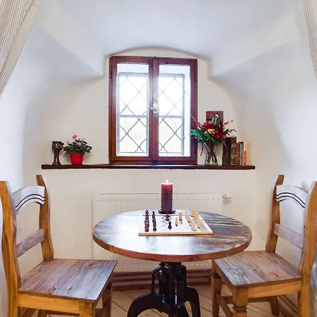 Krumlov Tower בית הארחה