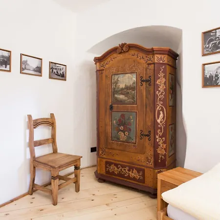 Krumlov Tower בית הארחה 3*
