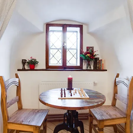 Krumlov Tower בית הארחה 3*